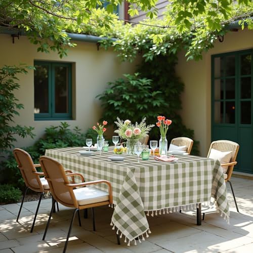 Stylish Checkered Tablecloth with Tassel Edges