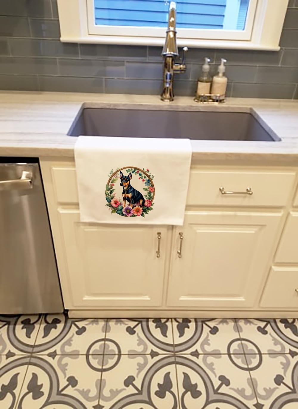 Carolines Treasures Miniature Pinscher and Flower Kitchen Towel Set of 2