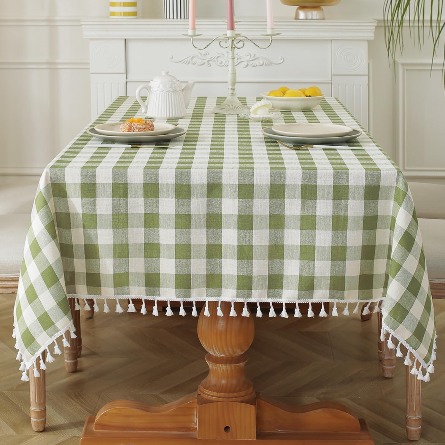 Stylish Checkered Tablecloth with Tassel Edges