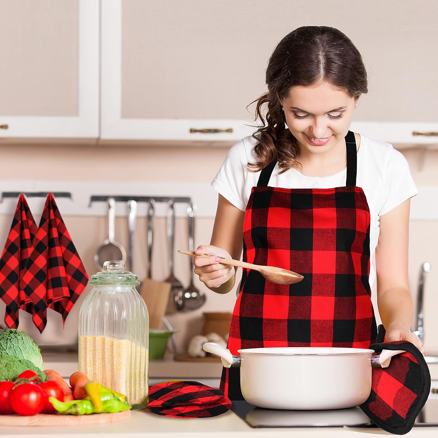 SA Xinior 6-Piece Buff Plaid Apron Set for Kitchen Use