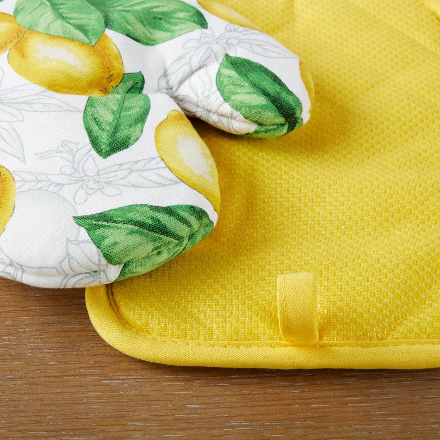 Martha Stewart 4-Pack Kitchen Set with Lots of Lemons Design